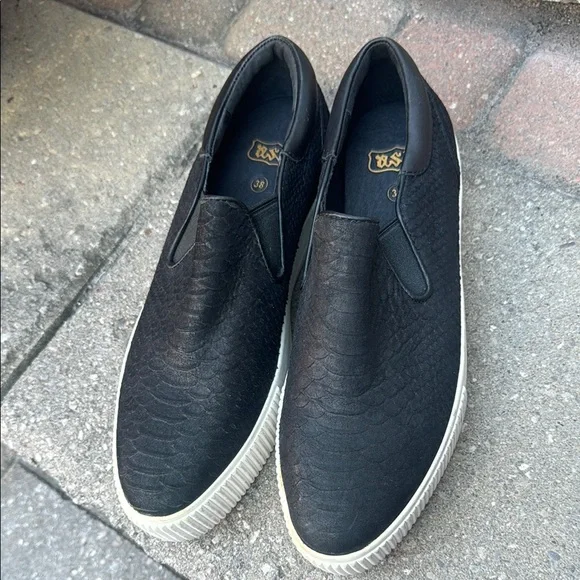 Ash - Picture 2 of 3